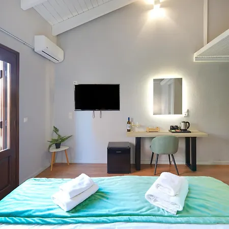 By White Hills In The Heart Of 4*