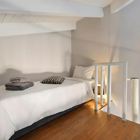 By White Hills In The Heart Of 4*