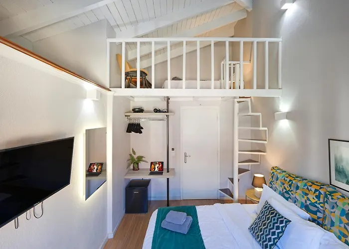 By White Hills In The Heart Of 3*