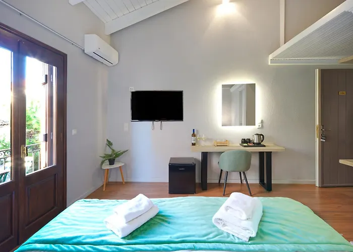 By White Hills In The Heart Of 3*