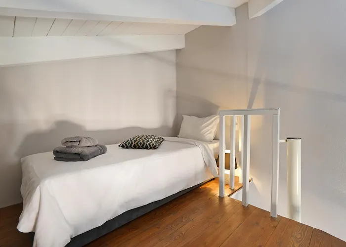 By White Hills In The Heart Of 3*